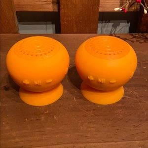 Set of 2 3” Bluetooth  speakers, like new 🥰